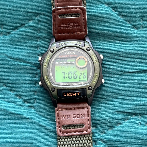 Vintage CASIO Illuminator W-94H 1950 Classic Digital Sport Watch, LCD, Chrono - Picture 5 of 7